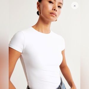 Abercrombie & Fitch Matte Tuckable Tee Size M NWT!